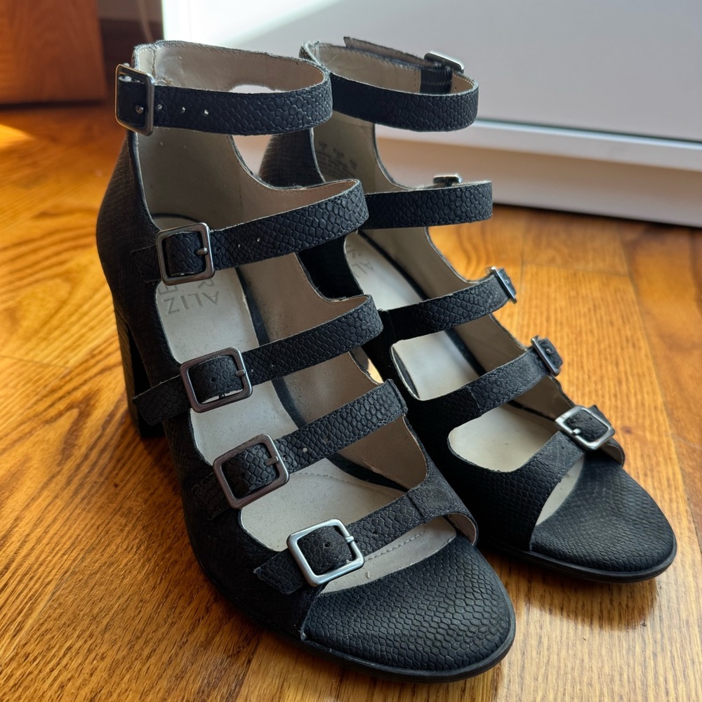 Naturalizer Navy Snakeskin Strappy Heels Size 7
